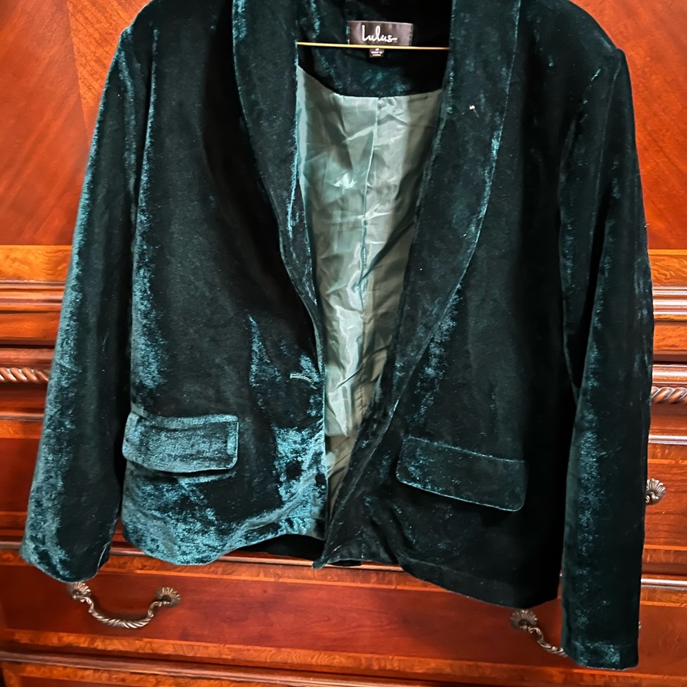 Lulu's Velvet Blazer in Deep Green